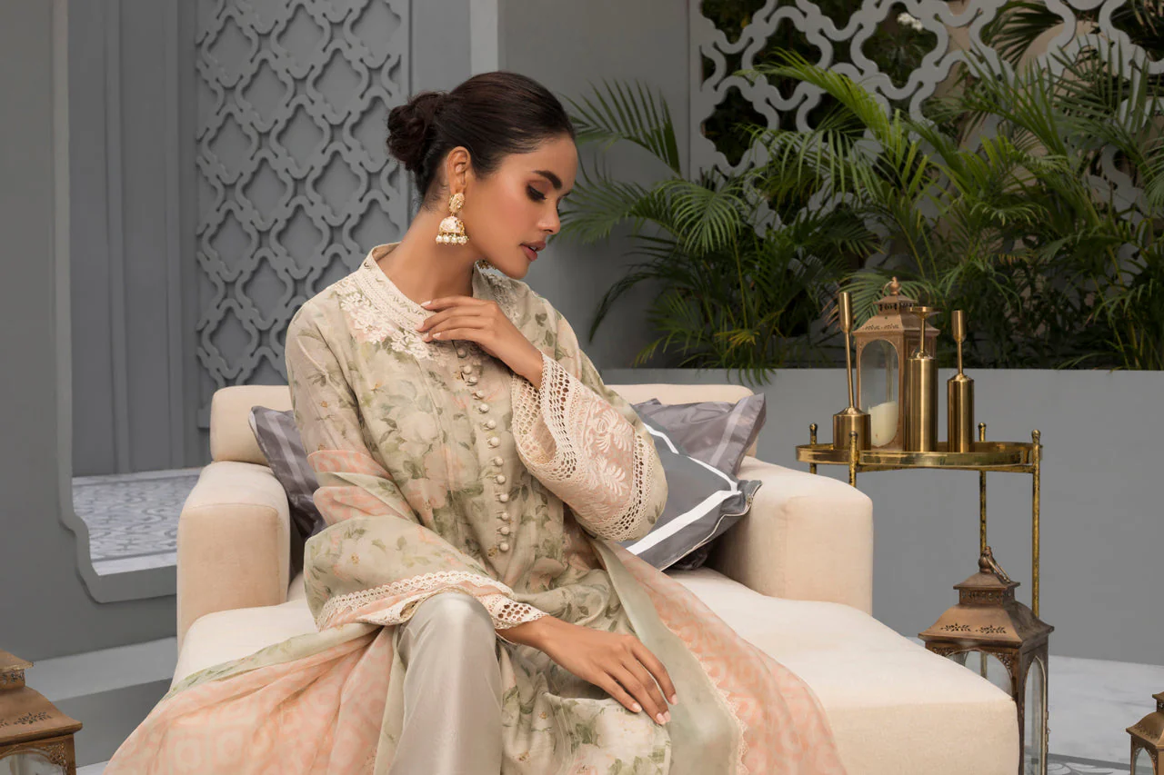 Khaadi Silk Printed Kurta & Trouser With Organza Dupatta - Image 4