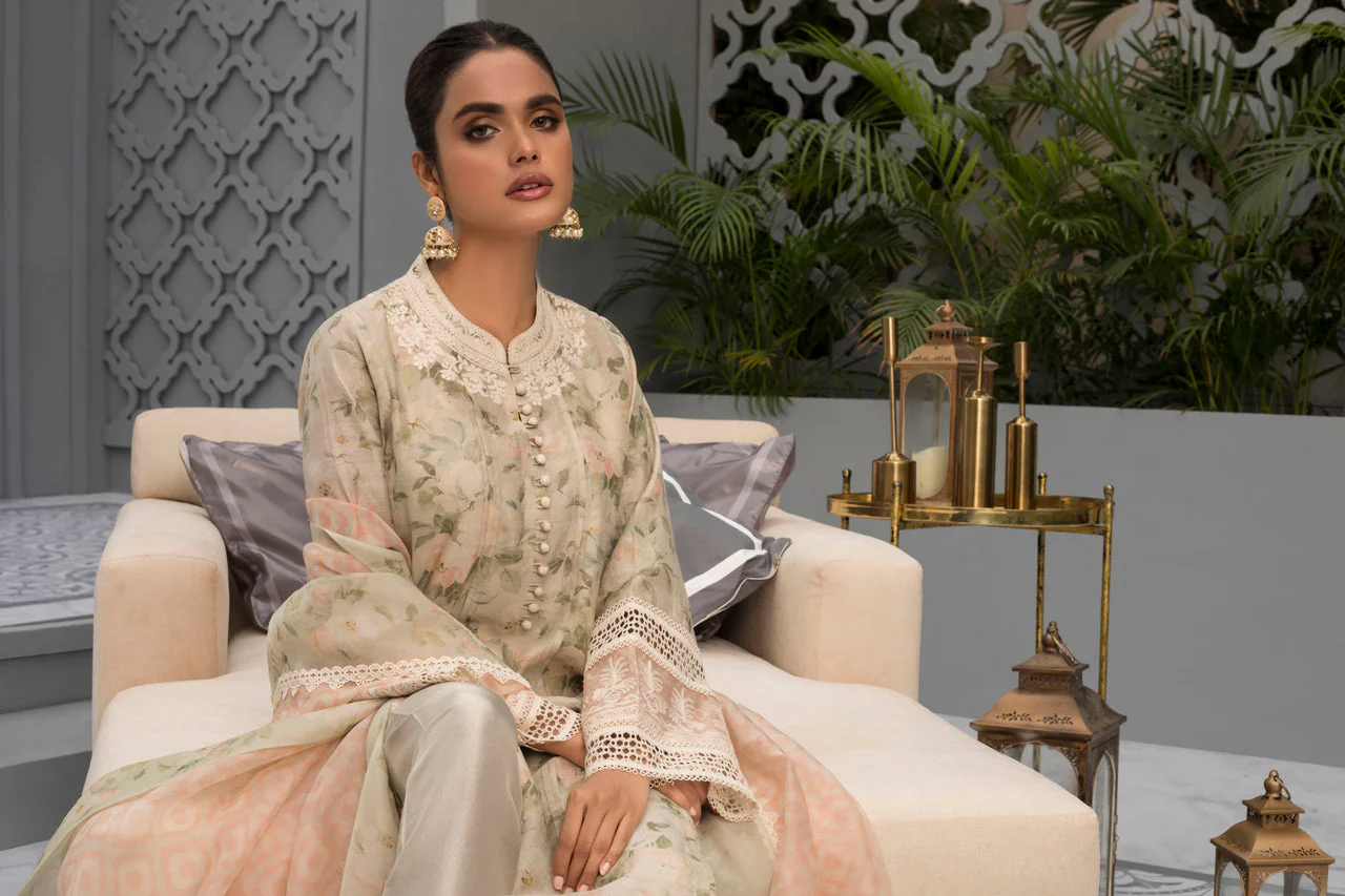 Khaadi Silk Printed Kurta & Trouser With Organza Dupatta - Image 5
