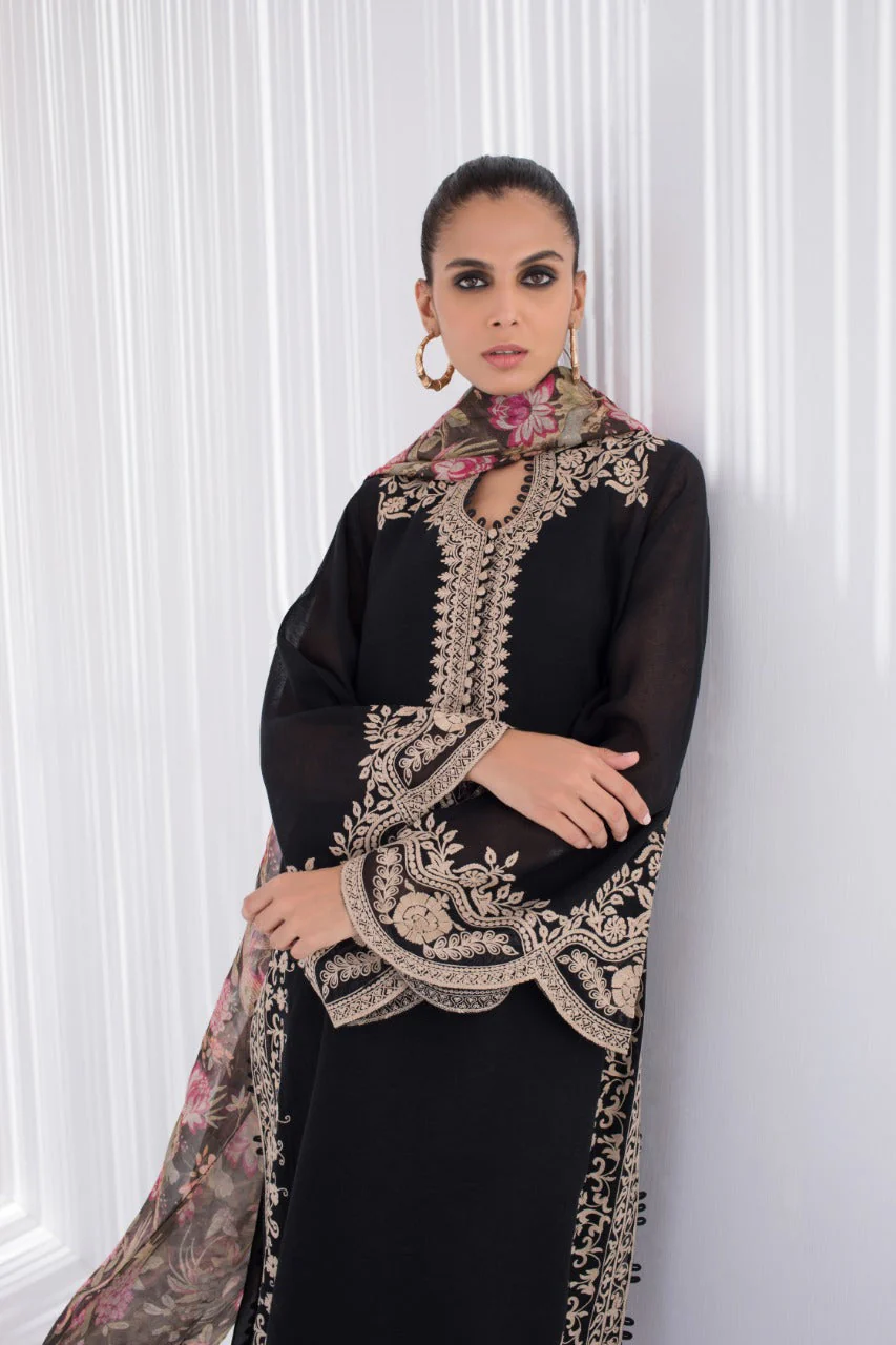 Khaddi Corduroy Embroidered Kurta - Image 4