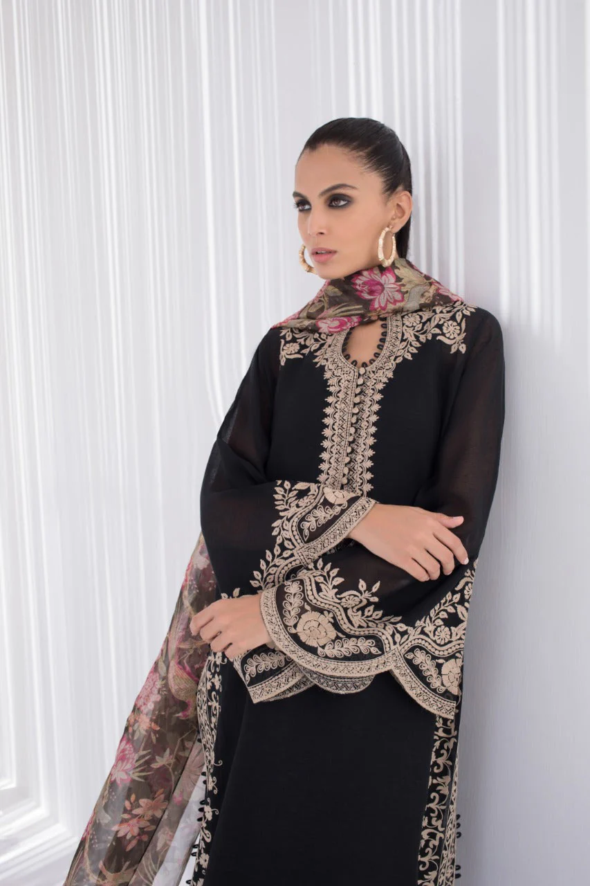 Khaddi Corduroy Embroidered Kurta - Image 5